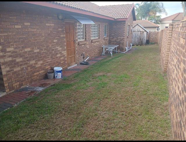 3 BEDROOM HOUSE FOR SALE IN THATCHFIELD ESTATE